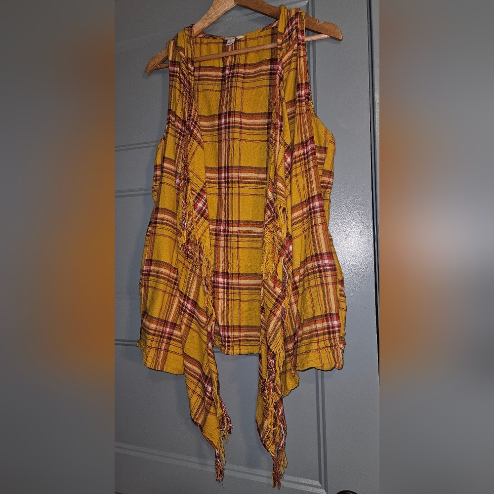 C Est.1946 large 100% cotton, has hood and pockets